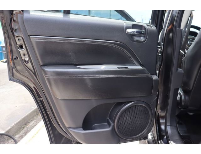 Used 2016 Jeep Compass Latitude FWD image 24