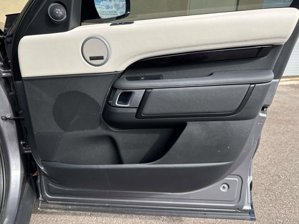 Used 2023 Land Rover Discovery S R-Dynamic image 19