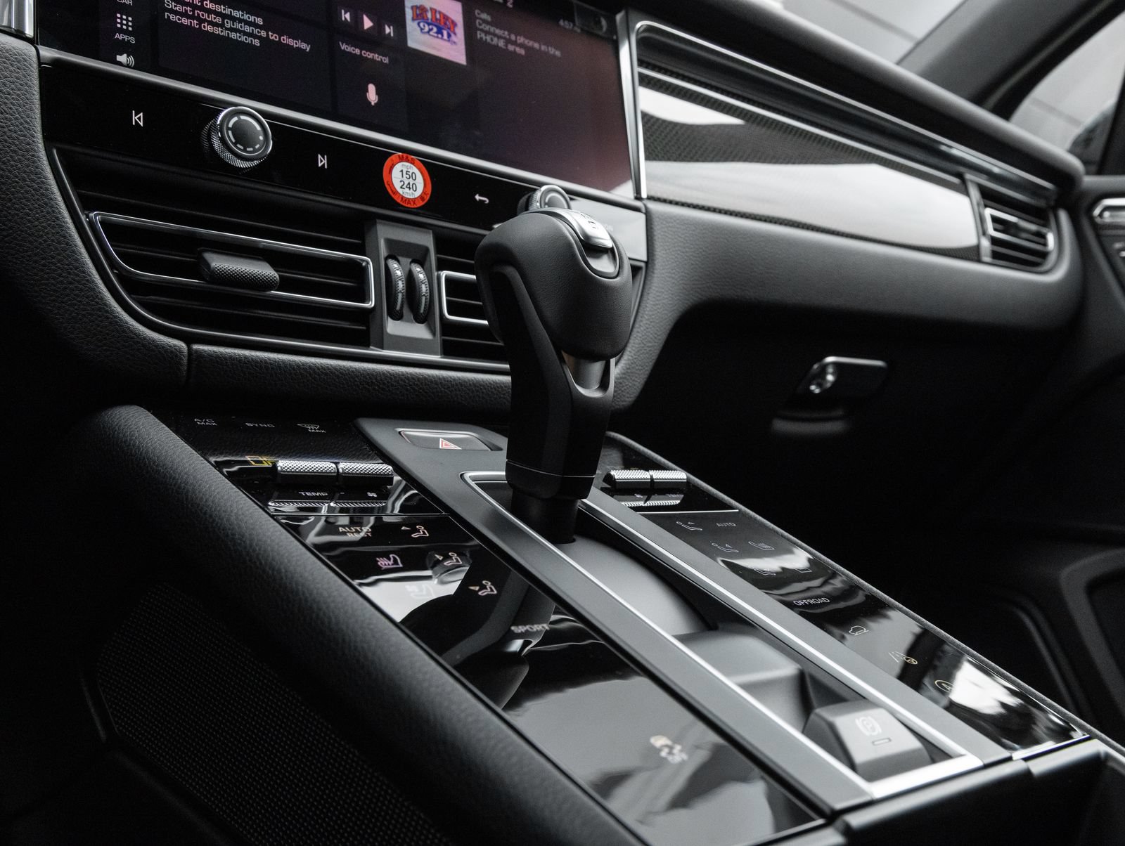 Certified 2026 Porsche Macan AWD/4WD image 26