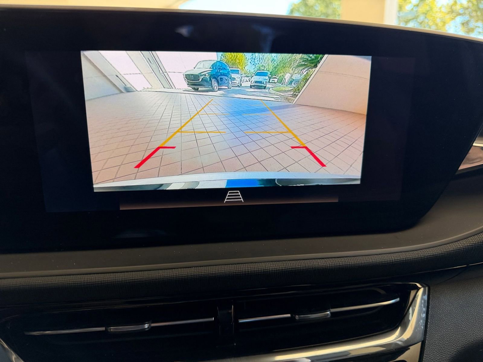 Used 2025 Buick Envista Sport Touring image 20