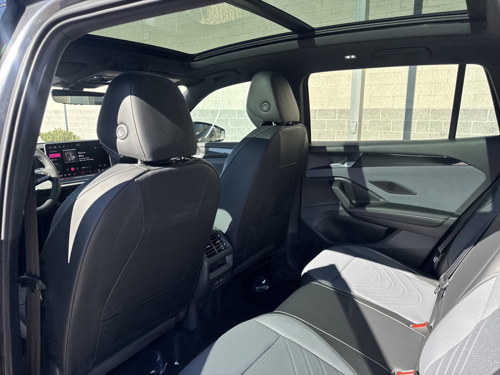 New 2026 Volkswagen Tiguan SE R-Line image 19