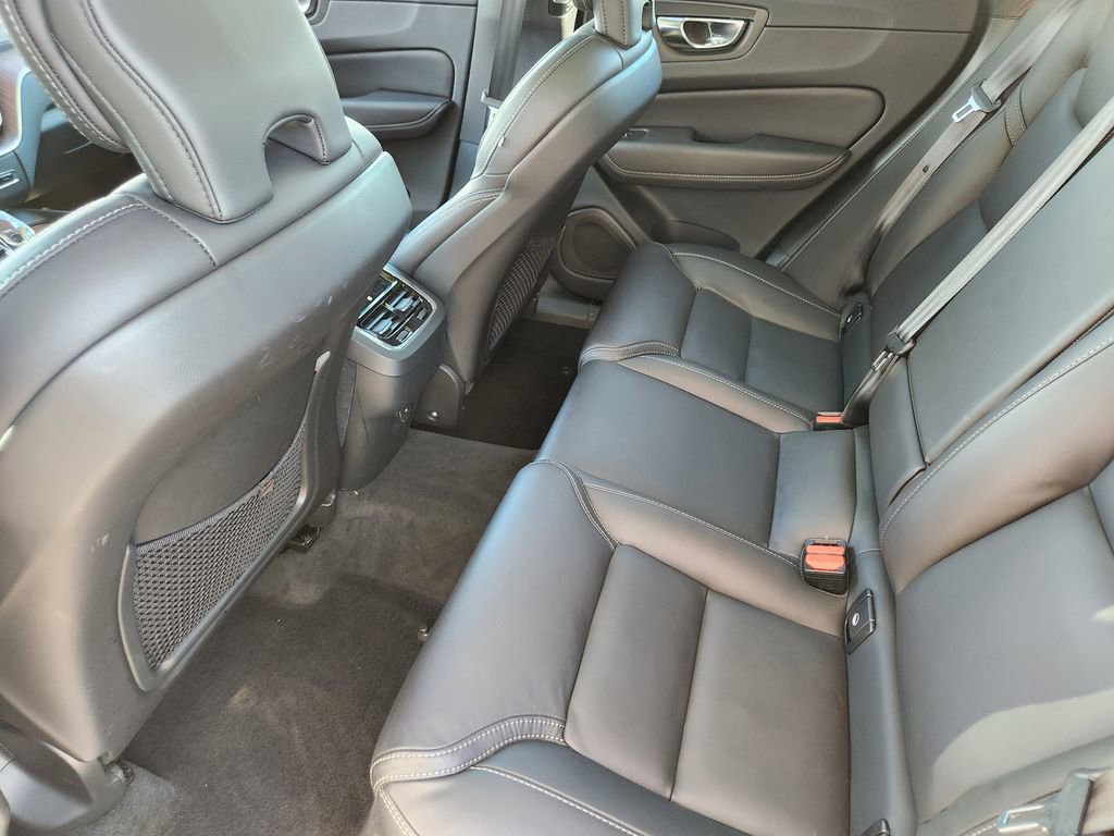 Used 2023 Volvo XC60 B6 Ultimate w/ Climate Package image 19