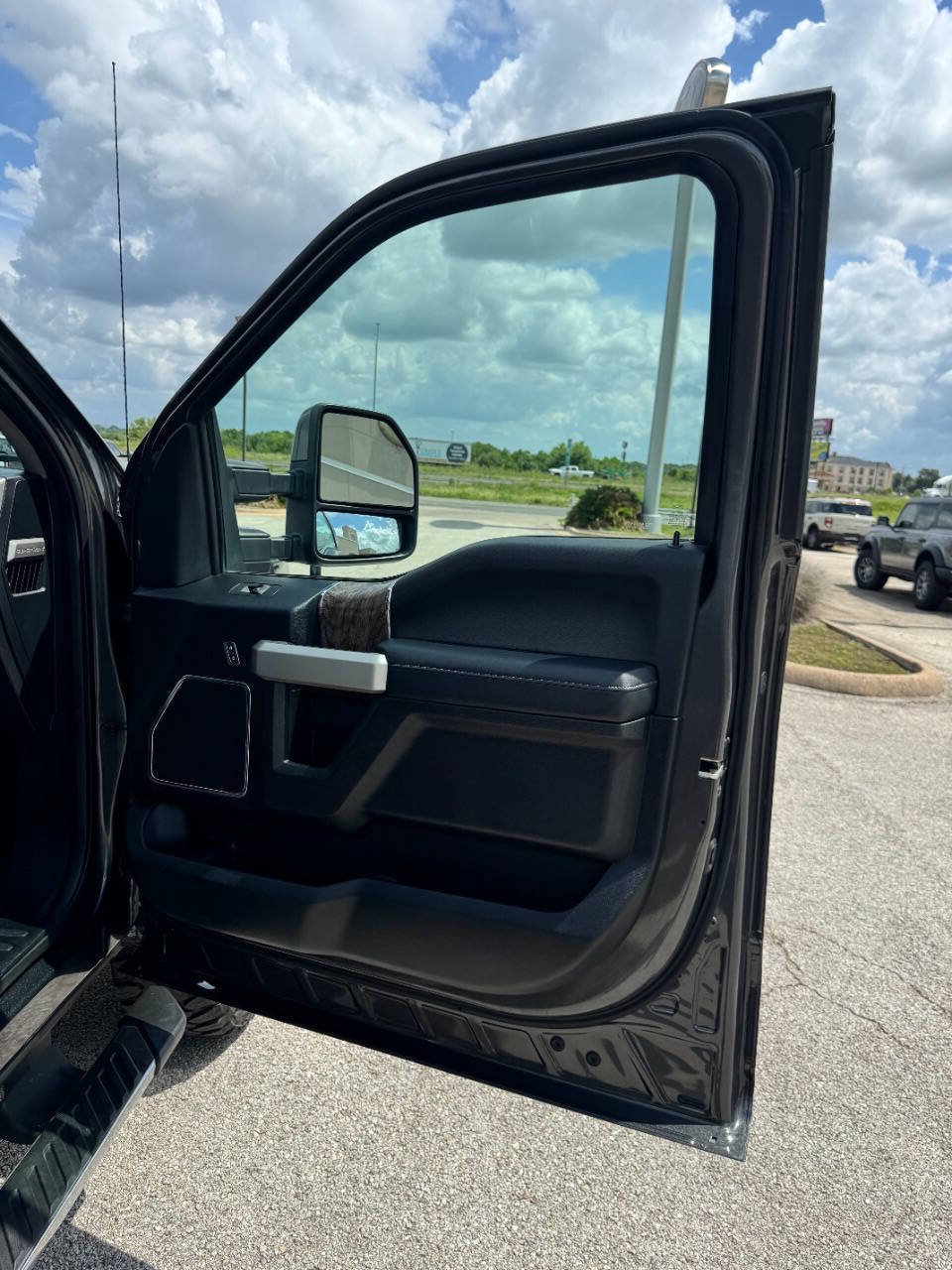 Used 2017 Ford F350 Lariat AWD/4WD image 13