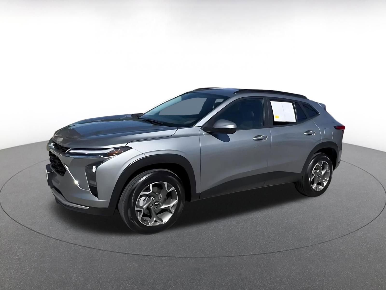 Used 2025 Chevrolet Trax LT image 8