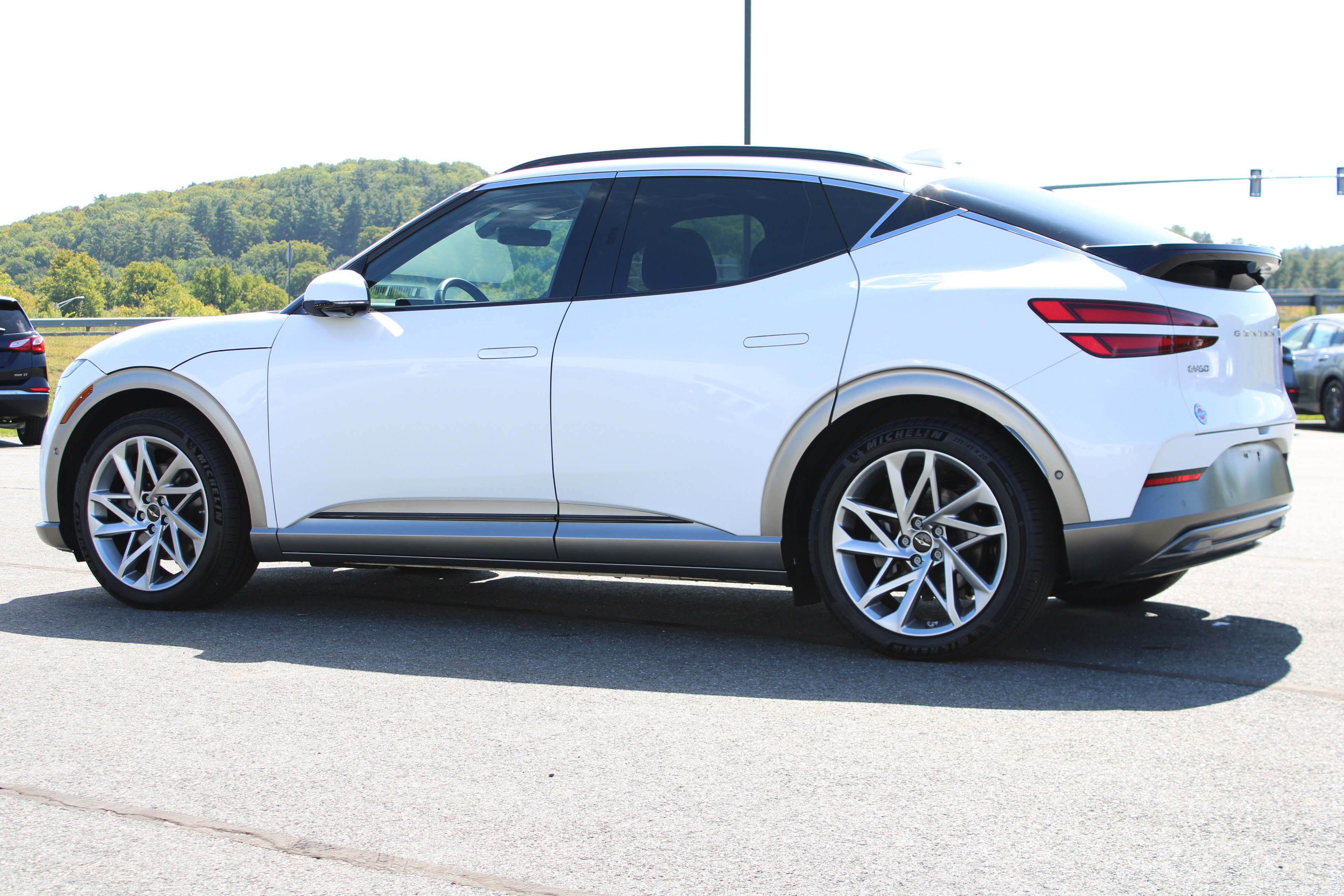 Used 2023 Genesis GV60 Advanced AWD/4WD image 10