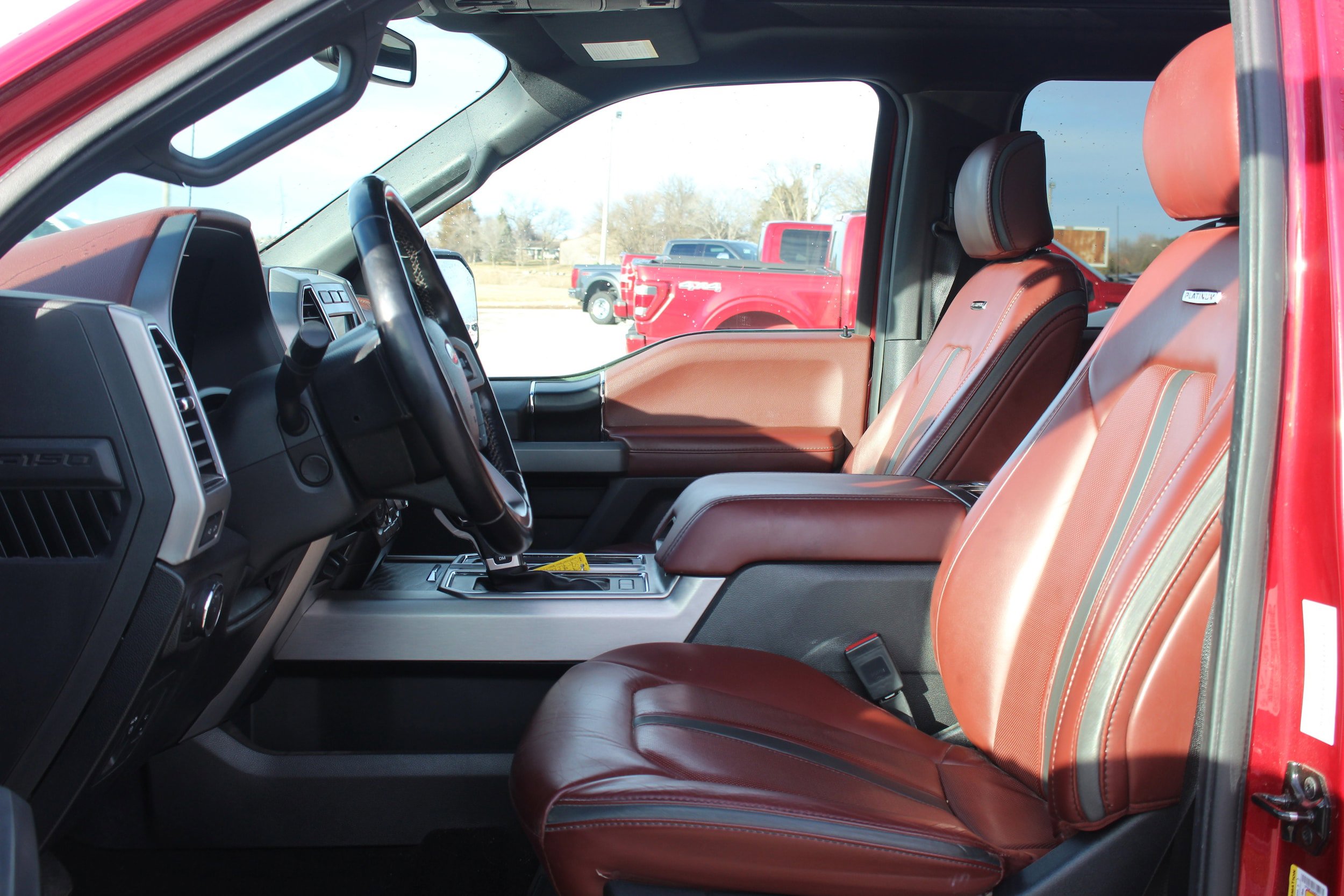 Used 2019 Ford F150 Platinum w/ Equipment Group 701A Luxury AWD/4WD image 18