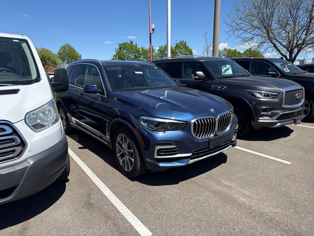 Used 2022 BMW X5 xDrive40i w/ Premium Package AWD/4WD image 1