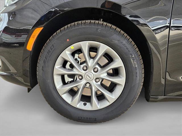 New 2026 Chrysler Pacifica Limited image 10