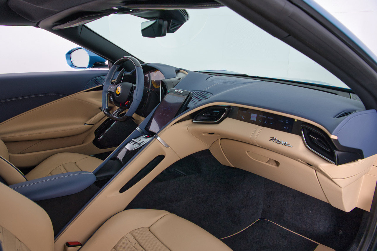 Certified 2025 Ferrari Roma Spider RWD image 18
