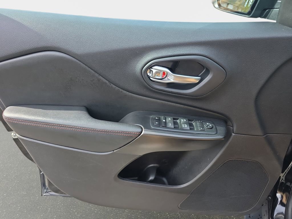 Used 2020 Jeep Cherokee Trailhawk w/ Comfort/Convenience Group image 32