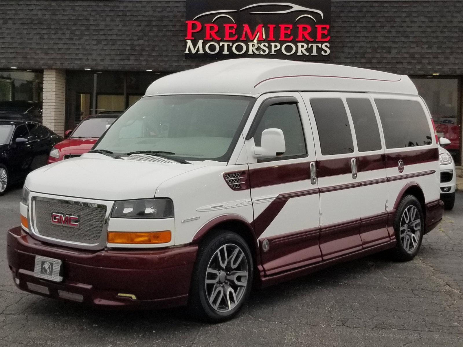 Used 2012 GMC Savana 1500 image 1