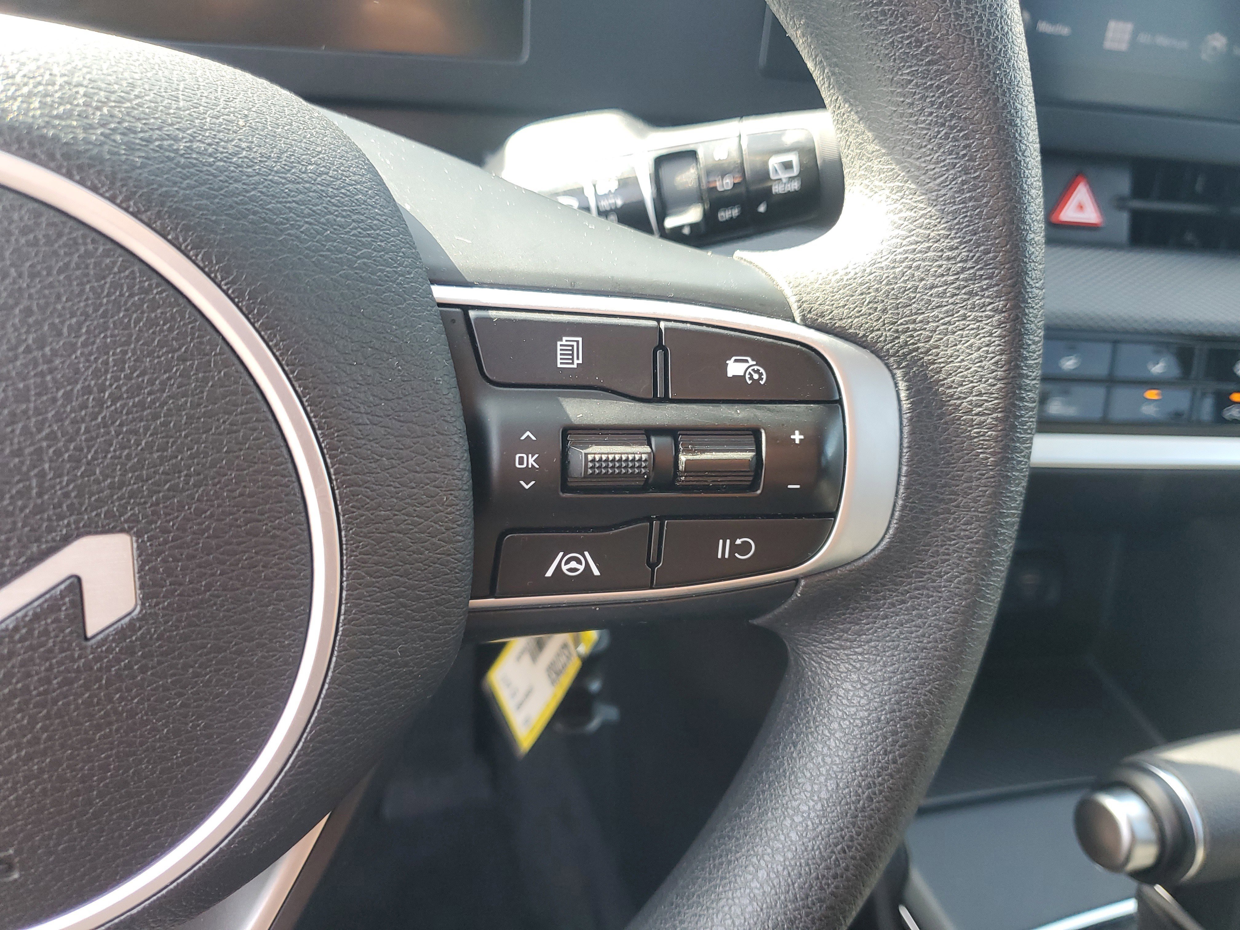 Used 2025 Kia Sportage LX image 18