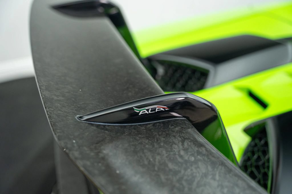 Used 2019 Lamborghini Huracan Performante AWD/4WD image 28