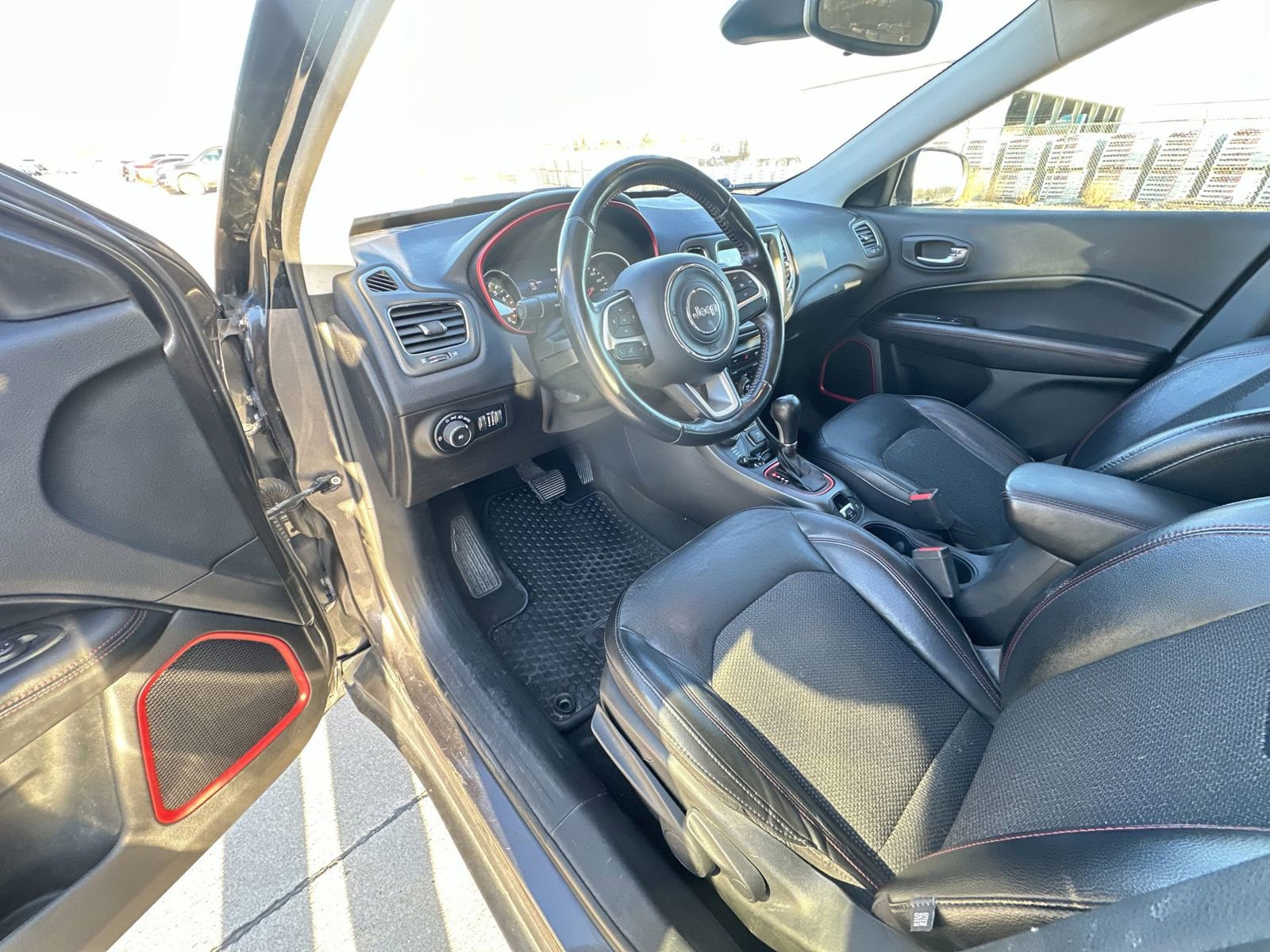 Used 2020 Jeep Compass Trailhawk AWD/4WD image 10