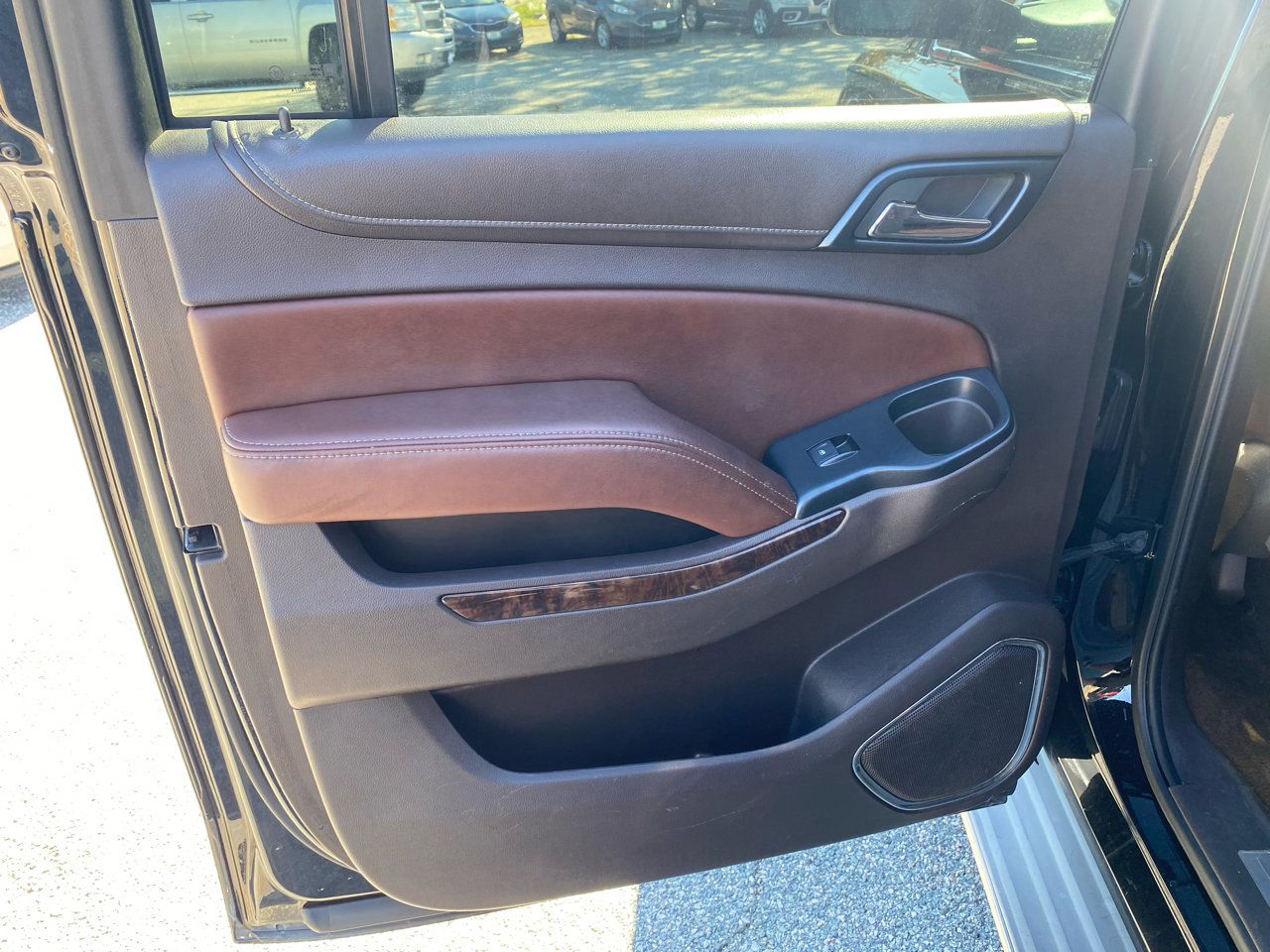 Used 2015 Chevrolet Suburban LTZ image 18