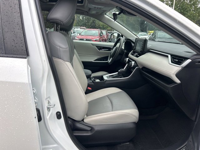 Used 2021 Toyota RAV4 XLE Premium image 18