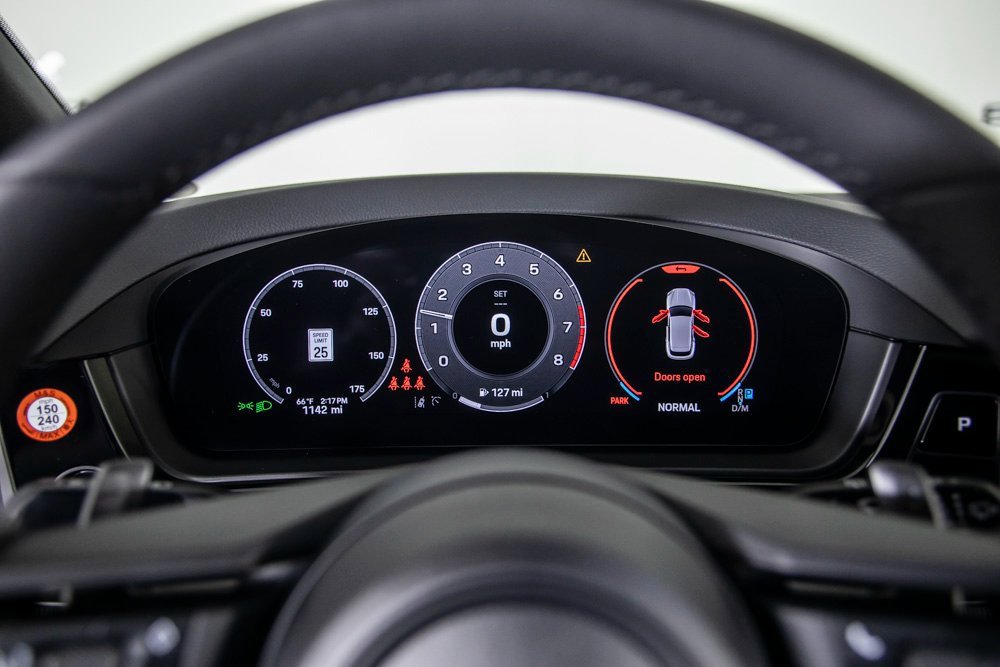 Used 2025 Porsche Cayenne image 22