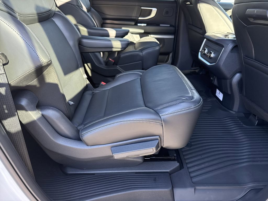 New 2025 Ford Expedition Max Platinum w/ Stealth Performance Package image 15