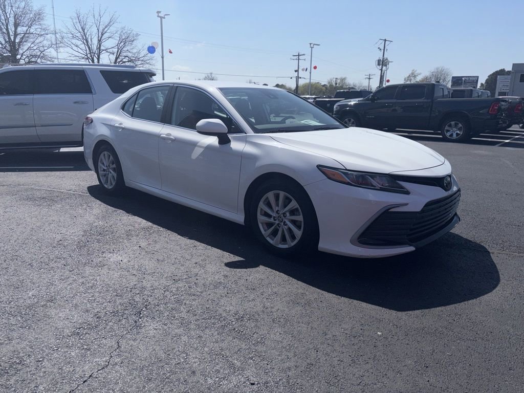 Used 2023 Toyota Camry LE image 3