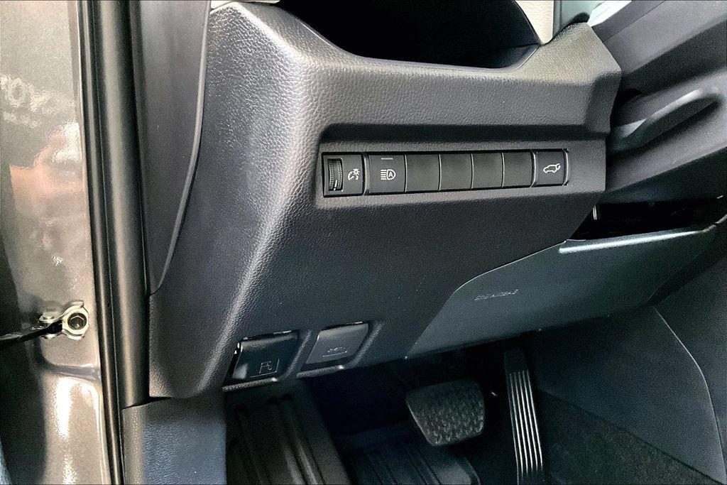Used 2025 Toyota RAV4 XLE w/ Convenience Package FWD image 38