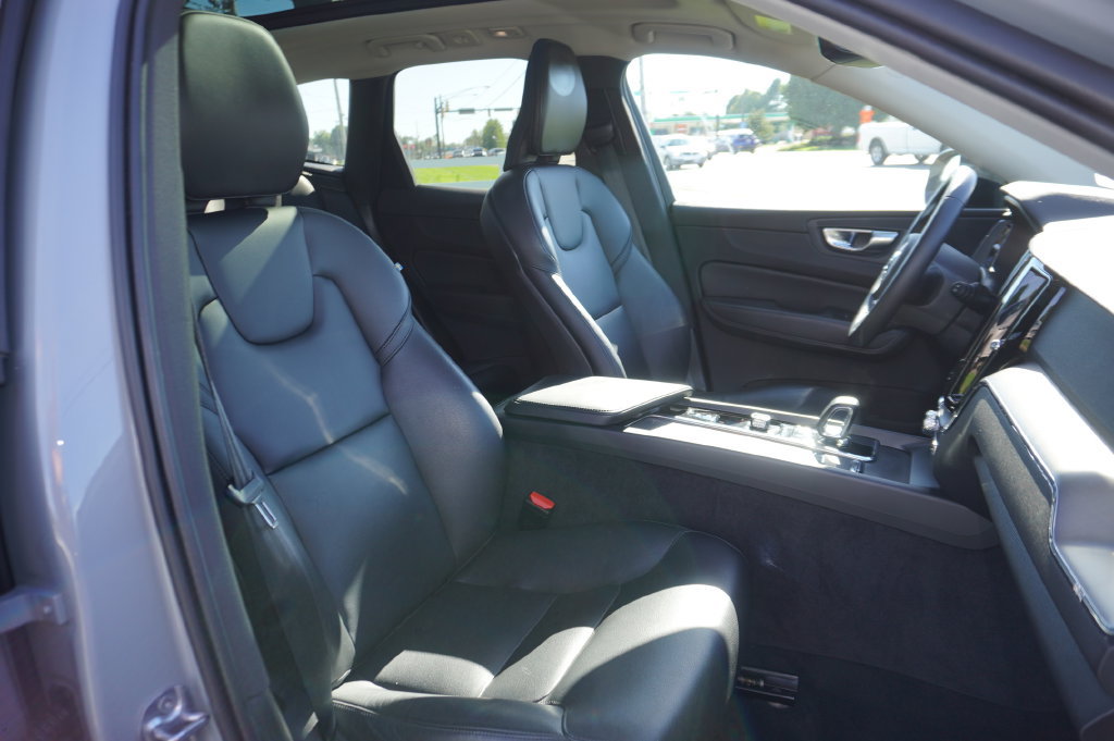 Used 2024 Volvo XC60 B5 Core AWD/4WD image 29