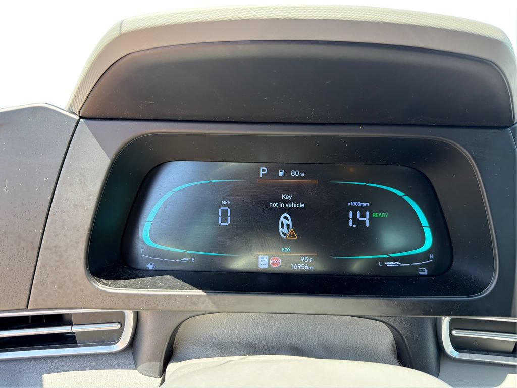 Used 2026 Hyundai Elantra Hybrid FWD image 16