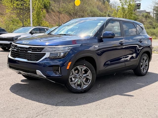New 2026 Kia Seltos LX FWD image 2