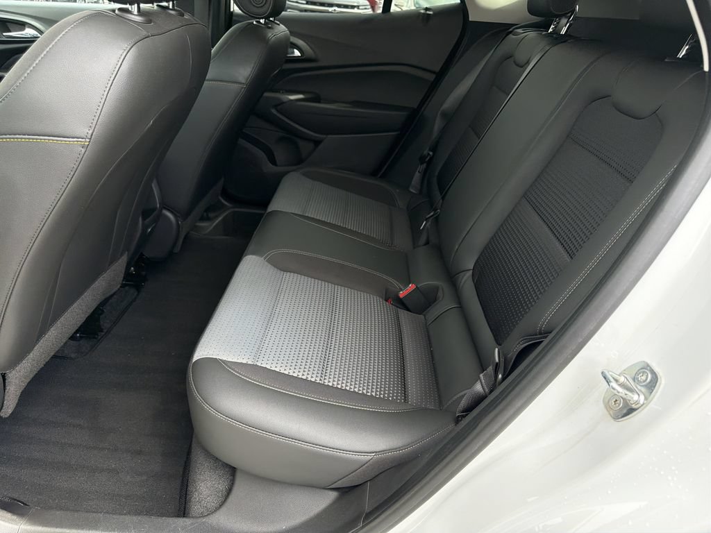 Used 2024 Chevrolet Trax LT w/ LT Convenience Package FWD image 17