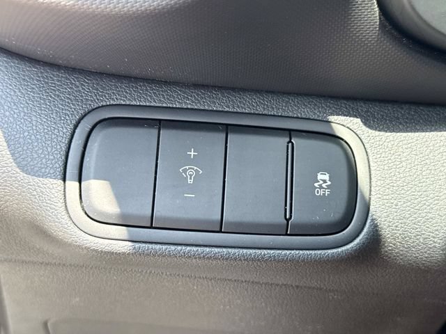 Used 2025 Hyundai Venue SEL FWD image 30