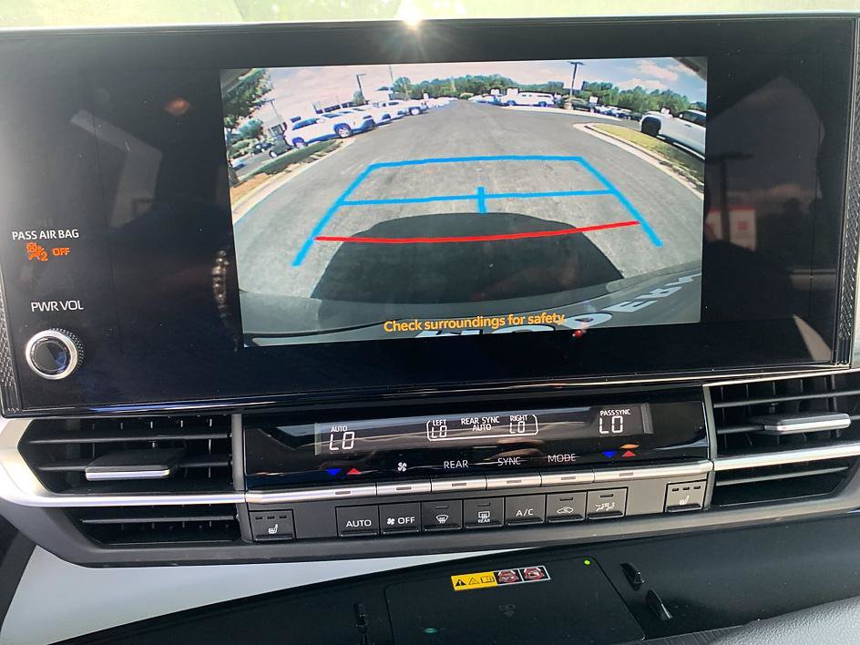 Certified 2025 Toyota Sienna XLE FWD image 16