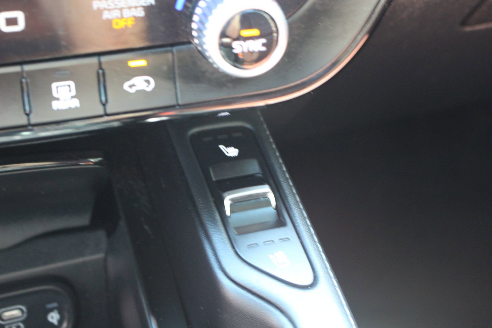 Certified 2024 Kia Telluride SX Prestige w/ Towing Package image 35