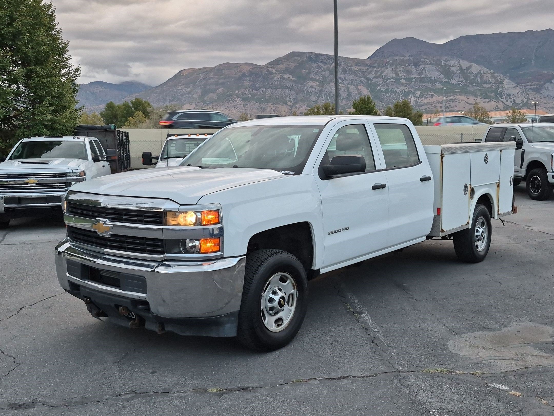 Used 2018 Chevrolet Silverado 2500 W/T w/ Snow Plow Prep Package AWD/4WD image 10