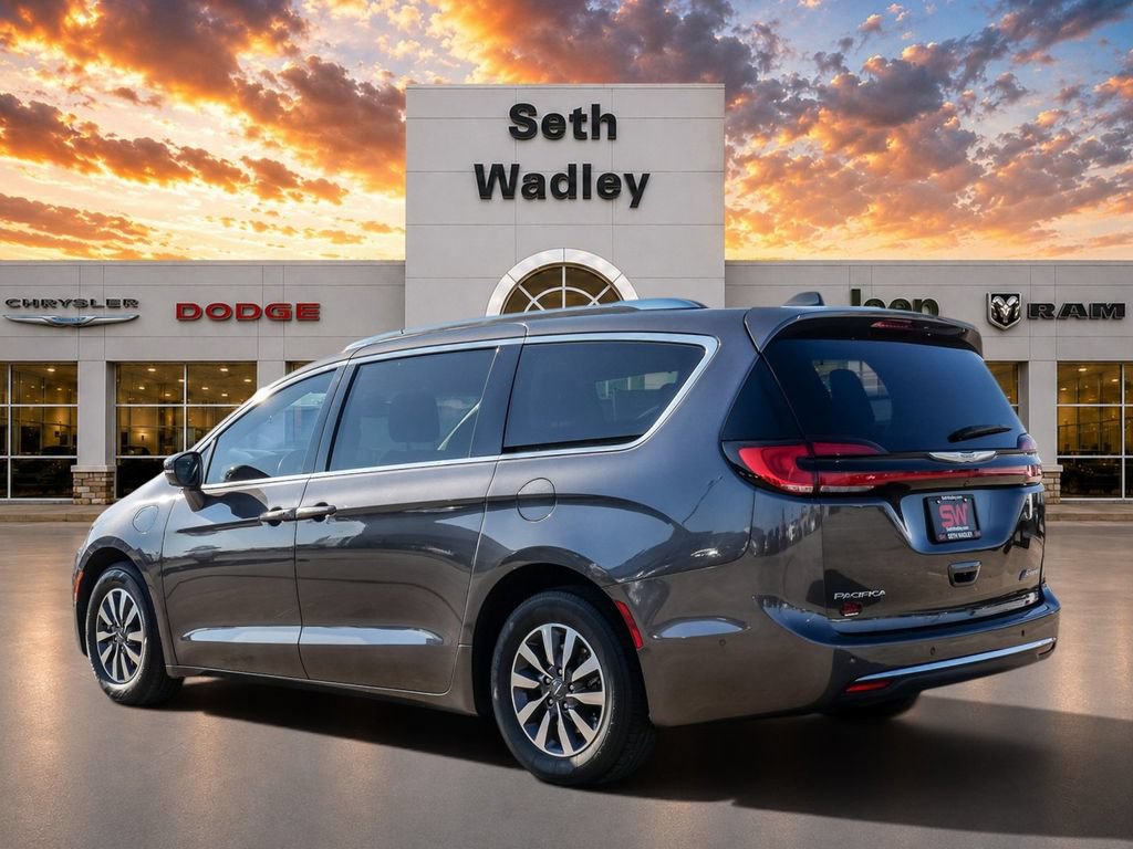 Used 2021 Chrysler Pacifica Touring-L FWD image 5