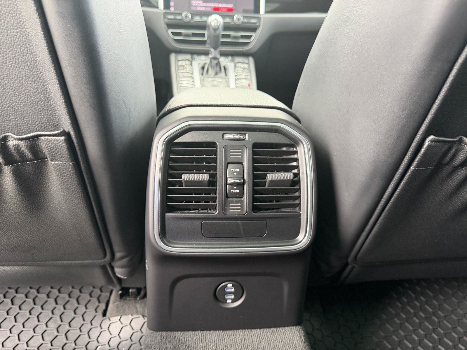 Used 2020 Porsche Macan AWD/4WD image 18