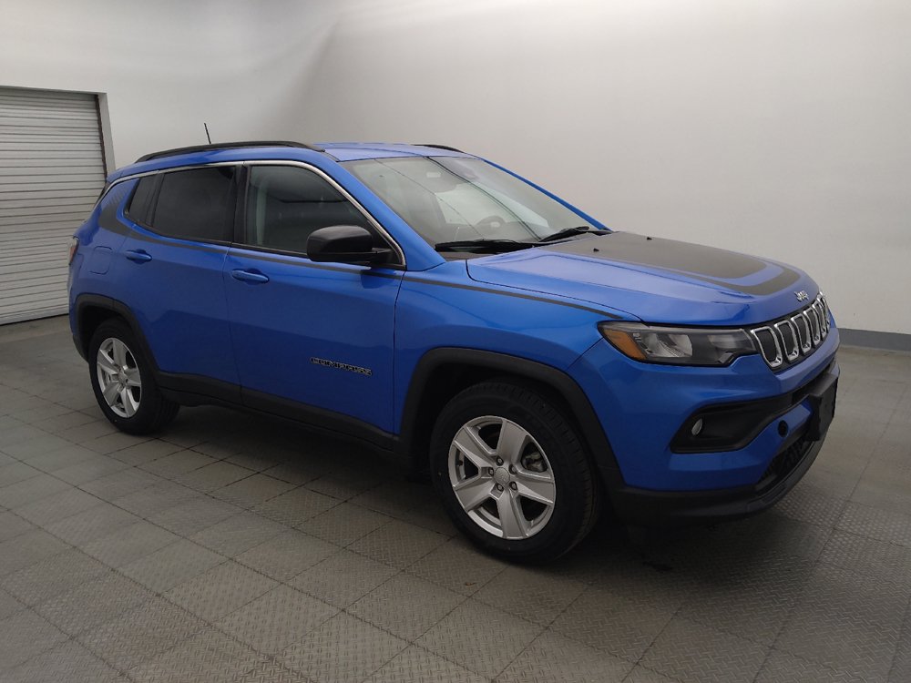 Used 2022 Jeep Compass Latitude w/ Mopar Graphics Package FWD image 11
