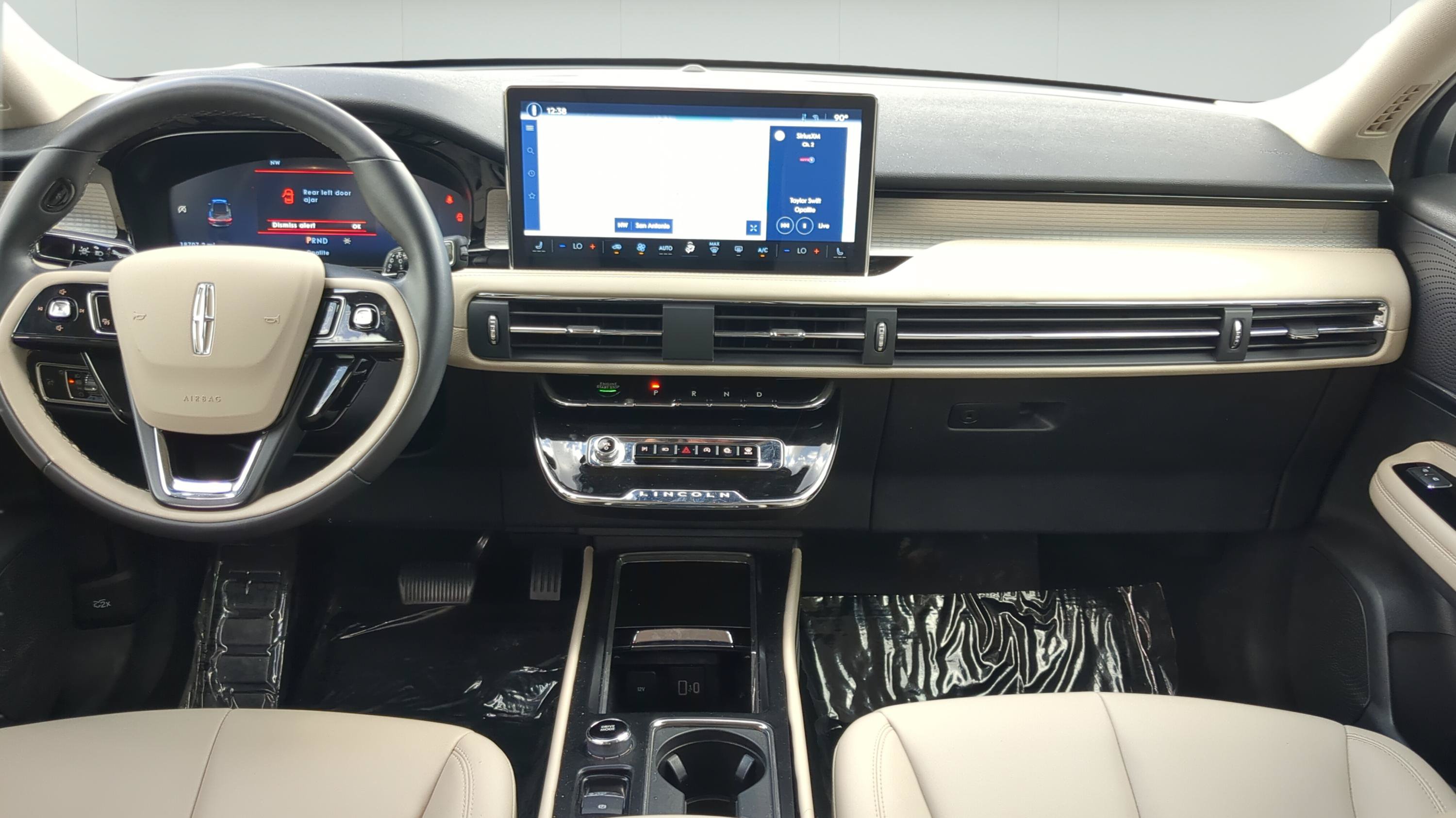 Used 2025 Lincoln Corsair AWD image 19