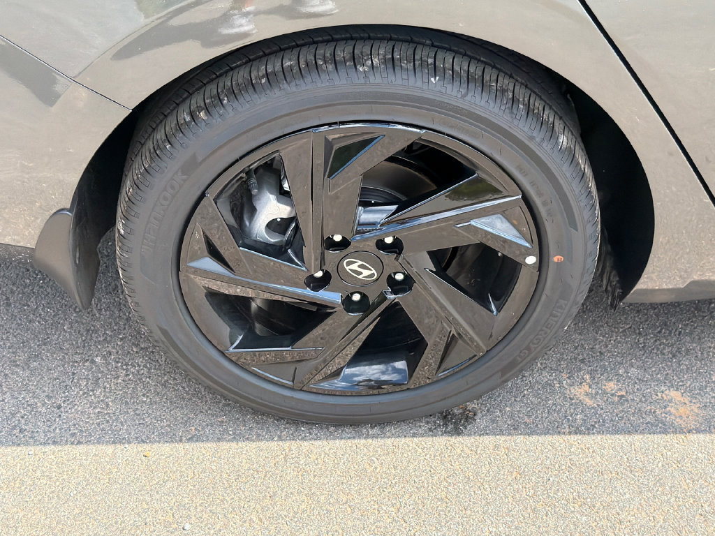 New 2026 Hyundai Elantra SEL Sport FWD image 18