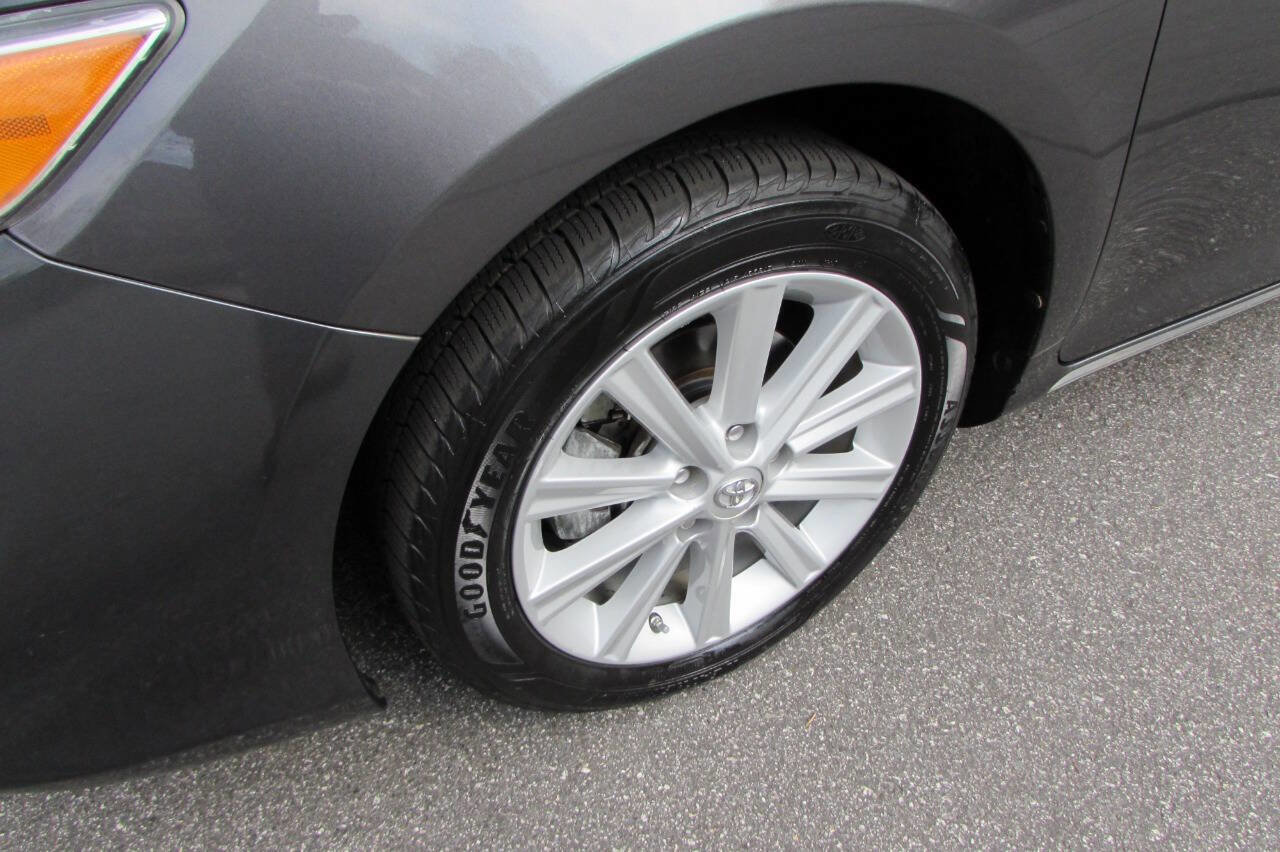 Used 2014 Toyota Camry XLE image 10