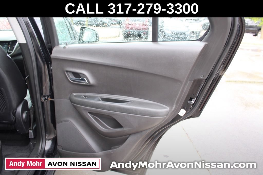 Used 2017 Chevrolet Trax LS AWD/4WD image 23