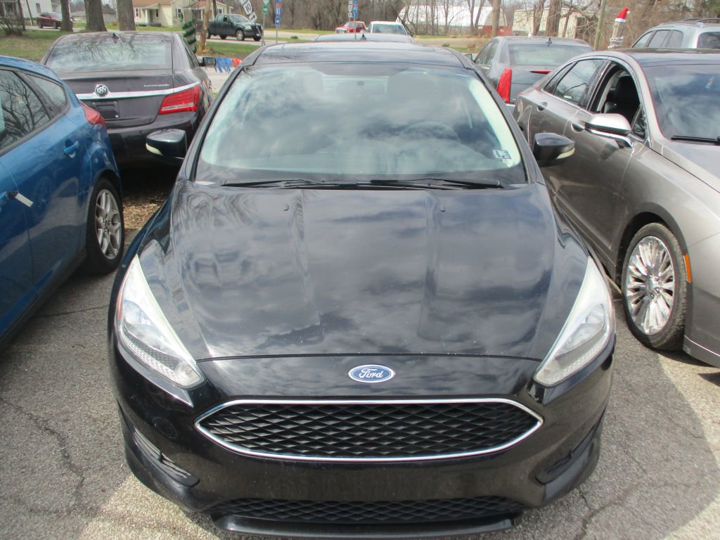 Used 2015 Ford Focus SE w/ SE Sport Package image 2