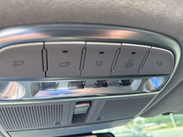 Used 2018 Genesis G90 3.3T Premium RWD image 41
