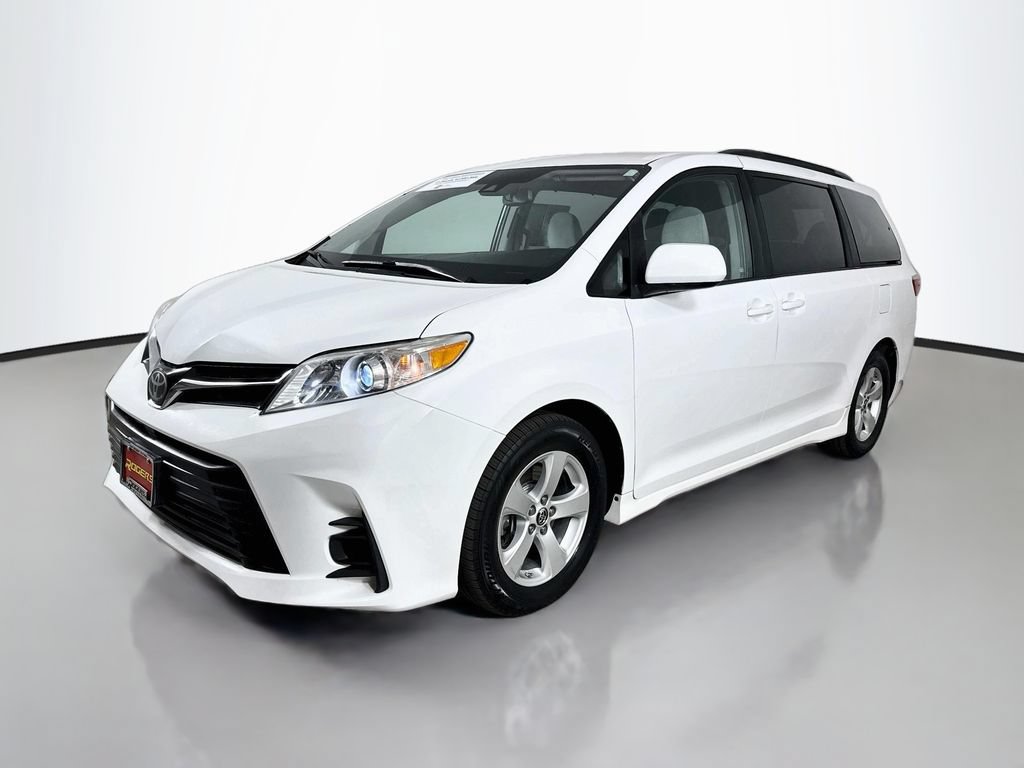 Certified 2018 Toyota Sienna LE FWD image 3