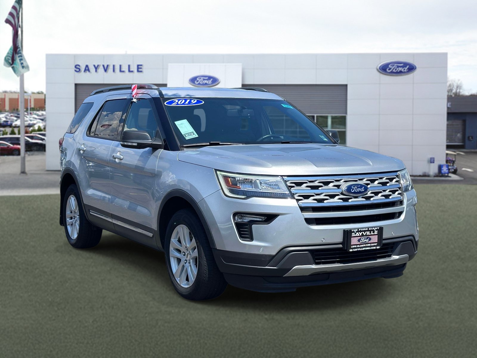 Used 2019 Ford Explorer XLT w/ Equipment Group 202A AWD/4WD image 6