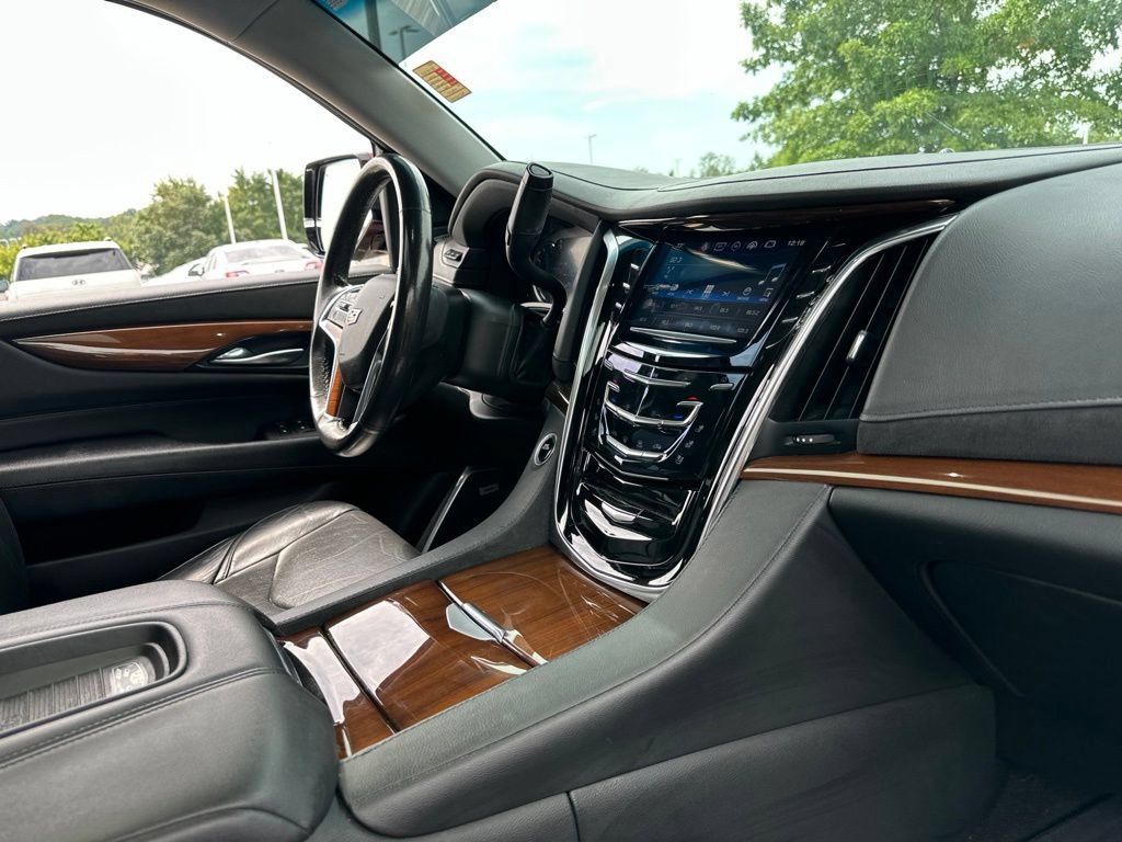 Used 2020 Cadillac Escalade Luxury AWD/4WD image 26