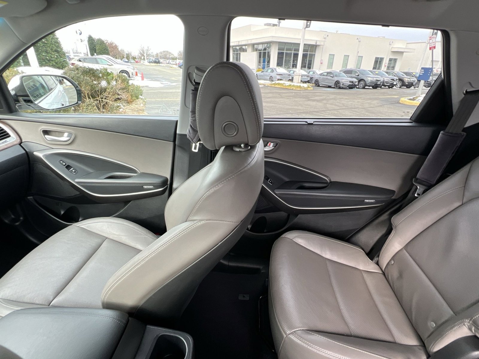 Used 2017 Hyundai Santa Fe Limited image 3