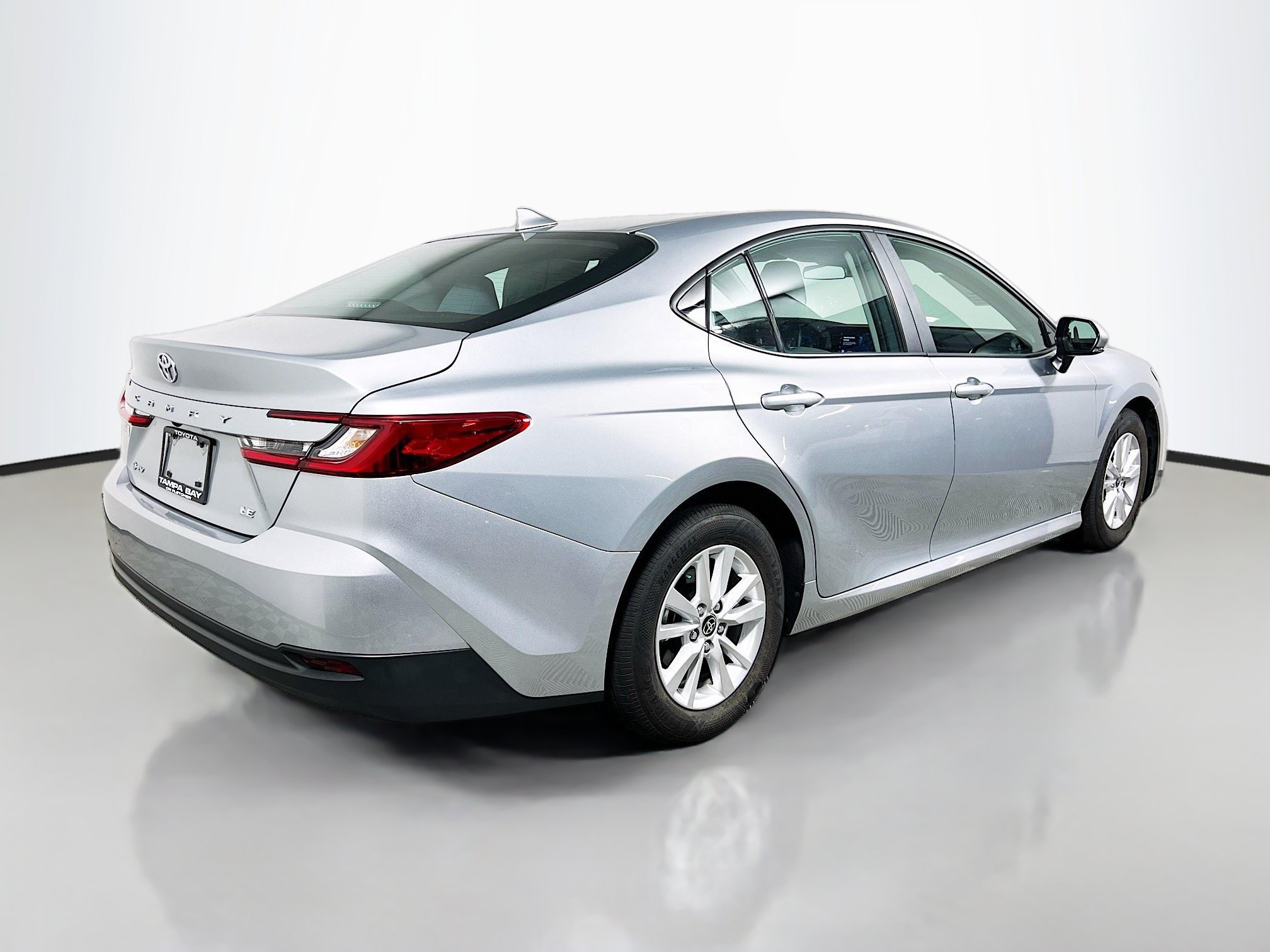 Used 2025 Toyota Camry LE FWD image 4