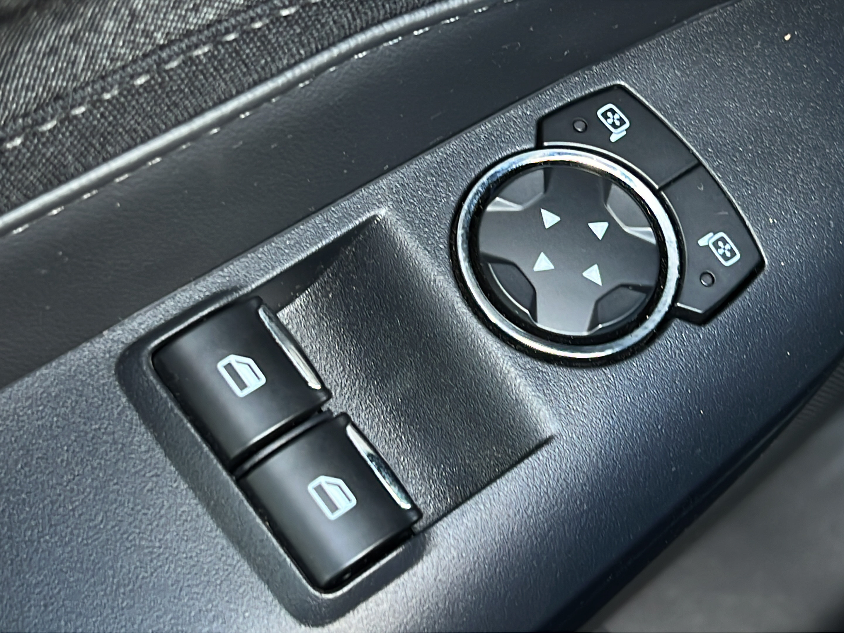 Used 2024 Ford Mustang Coupe RWD image 15