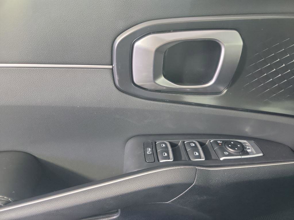 Certified 2025 Kia Sorento EX w/ Panoramic Sunroof Package image 27