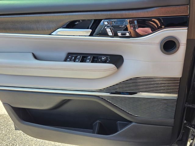 Used 2023 Jeep Grand Wagoneer 4WD w/ Flexible Seating Group image 29