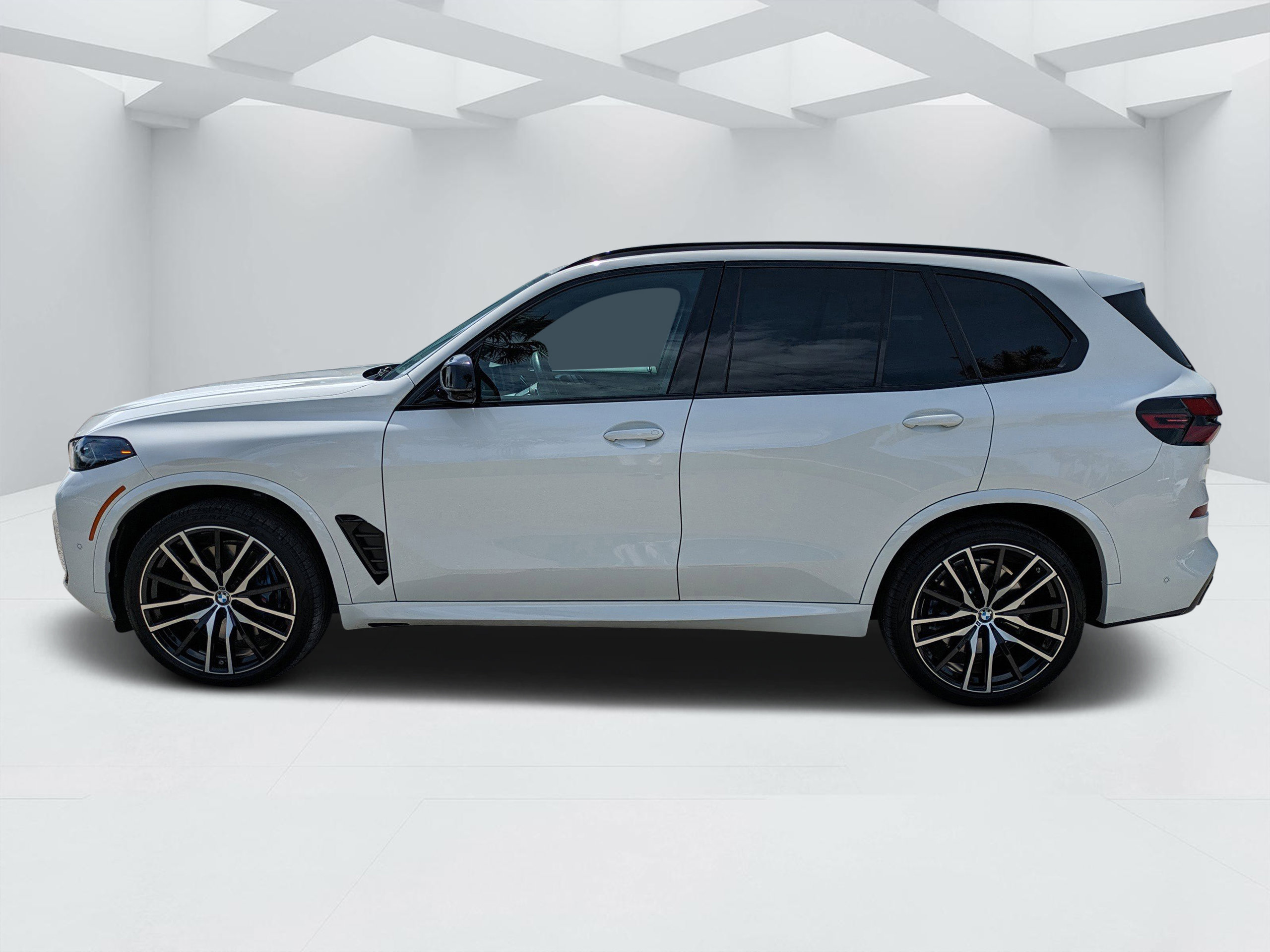 Used 2025 BMW X5 M60i image 6